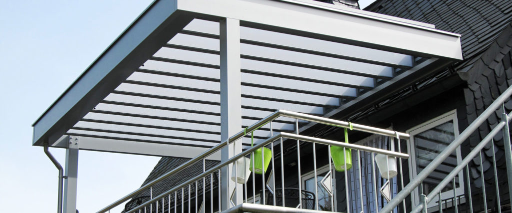 Lamellendach aus Aluminium ohne Seitenelemente